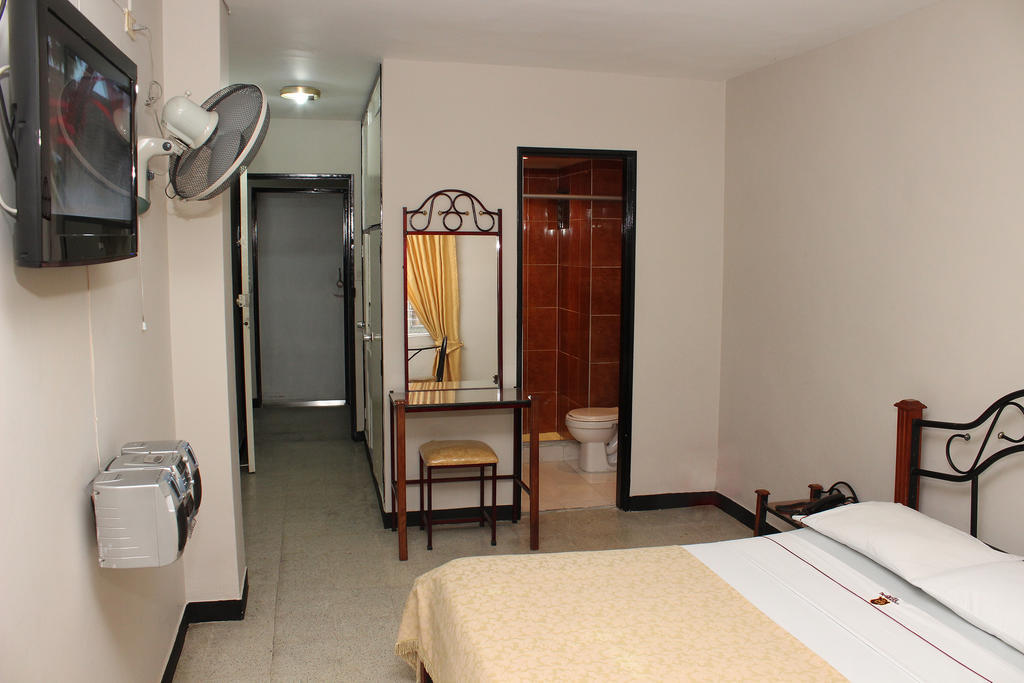 Hotel Normandia Medellin Bagian luar foto